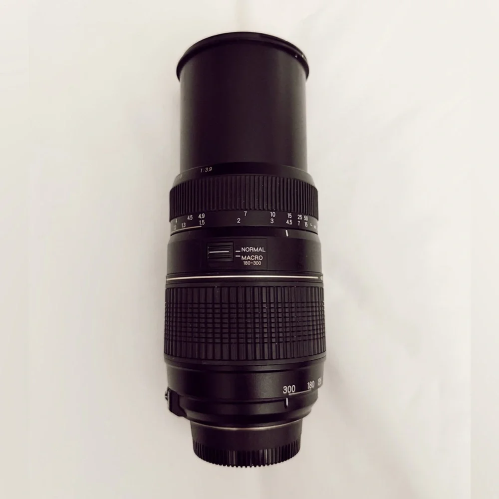 Tamron AF 70-300mm 1:4-5.6 Tele-Macro (1:2) Lens for Nikon DSLR Cameras